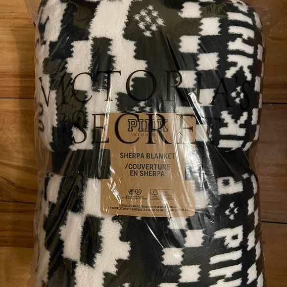NEW & sealed Victoria Secrets Sherpa blanket!  Super soft & cozy! - Picture 3 of 5